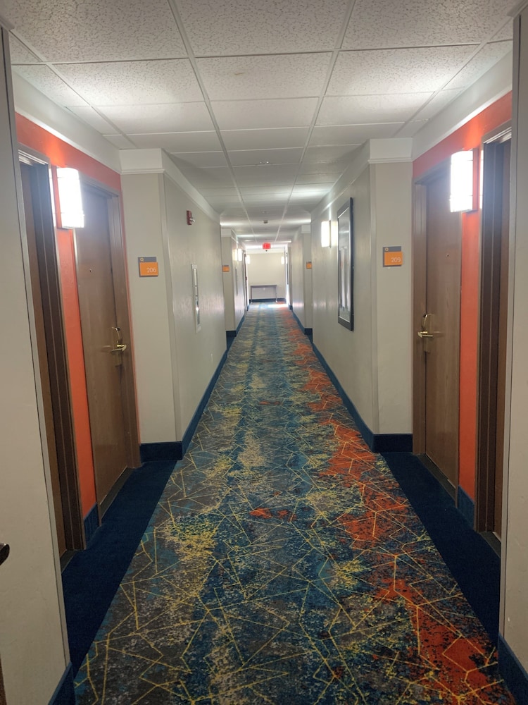 La Quinta Inn & Suites by Wyndham OKC North Quail Springs - photo 48