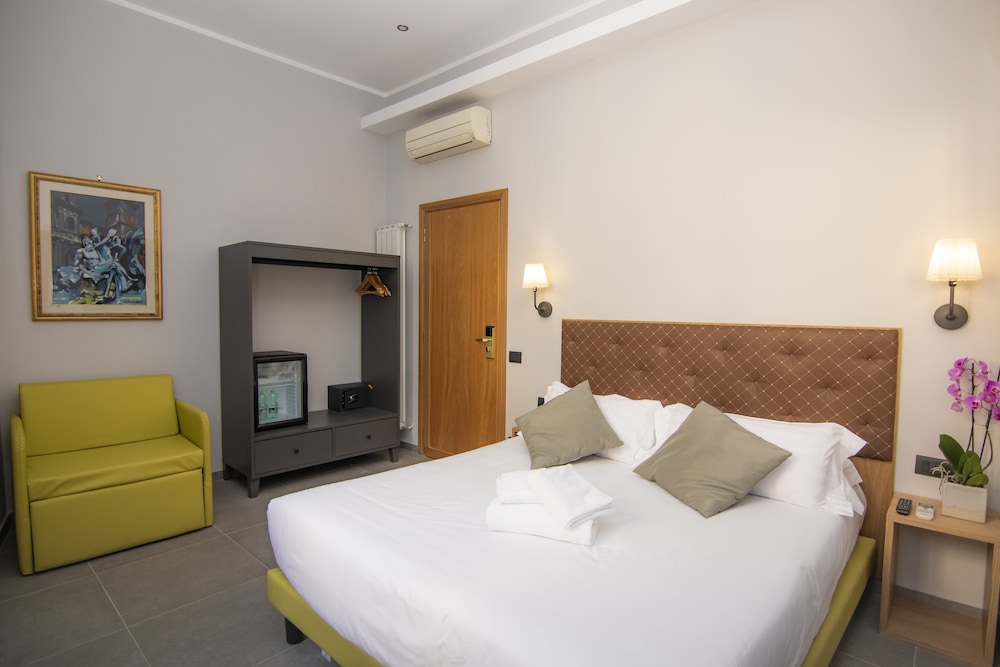 Seven — 4-Star Luxury Hotel in Rome, Italy
