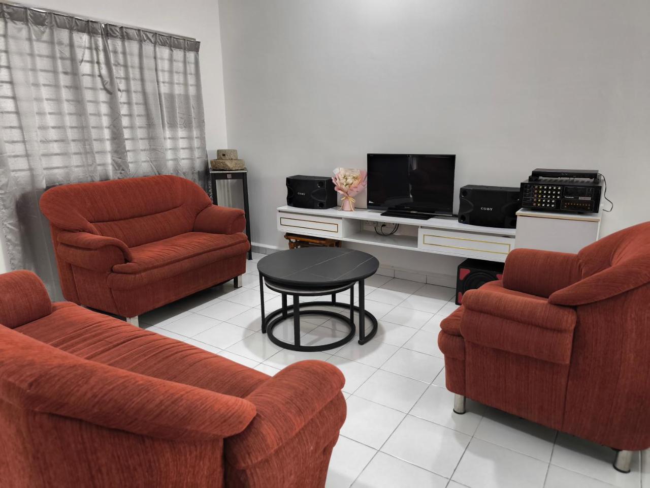 Putera Indah Homestay Batu Pahat 13 pax by Ngio — 4-Star Luxury Hotel in Batu Pahat, Malaysia