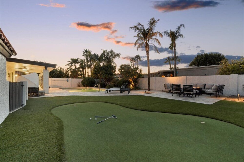 Beverly Charm Private Pool Mini Golf Games — Phoenix — photo 2