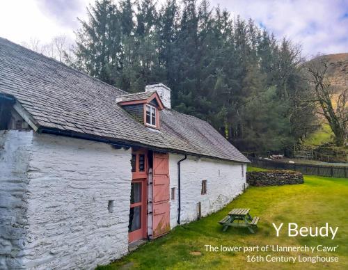 Longhouse Y Beudy in Rhayader, United Kingdom