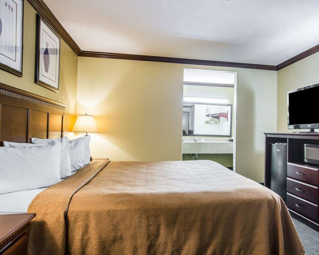 Quality Inn San Diego I 5 Naval Base - photo 11