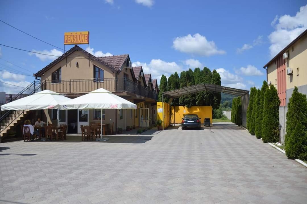 Zodiac — hotel in Caransebes