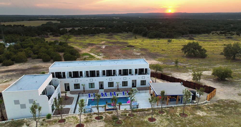 The Bentley Hotel Palm Room Hill Country View - photo 29