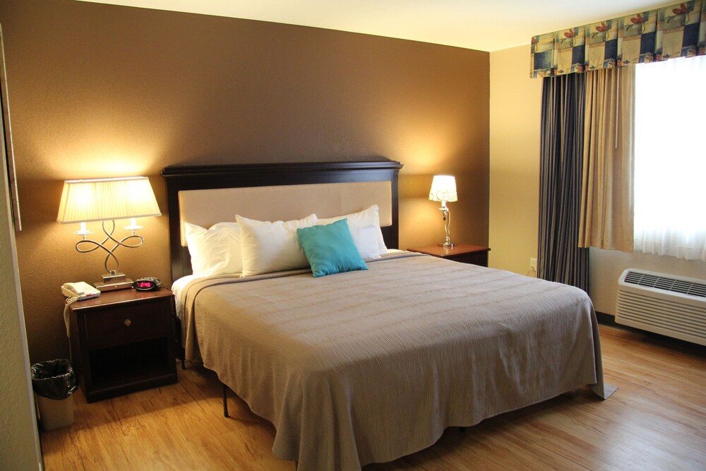 Green Acres Hotel - photo 11