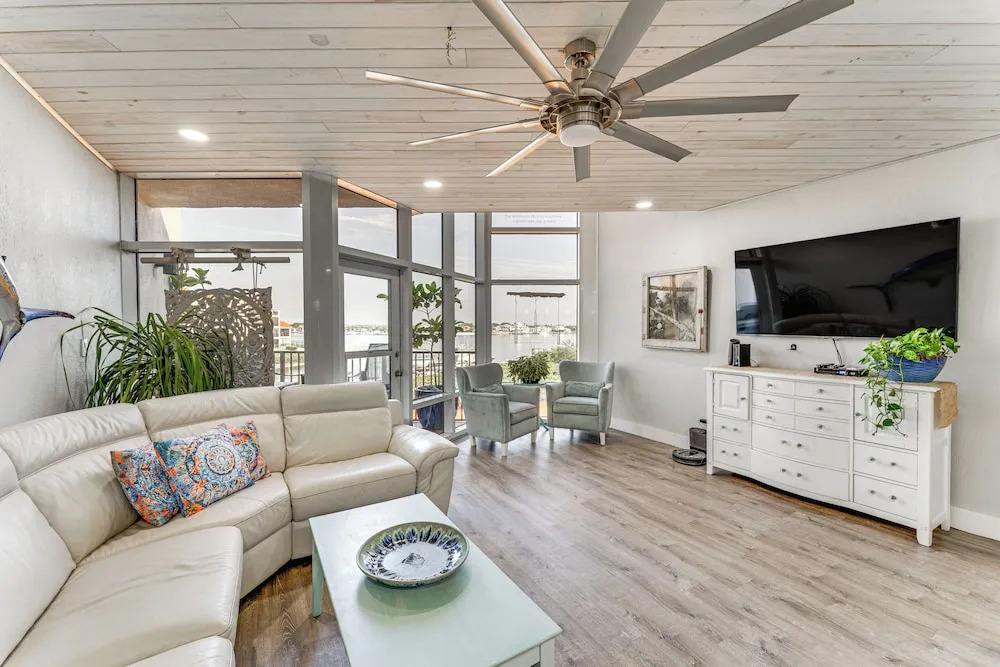 Marker 33 #2d3 in New Smyrna Beach, United States