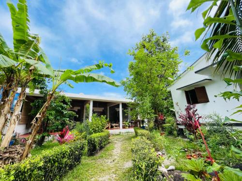 La bonne Aventure in Unknown City, Madagascar