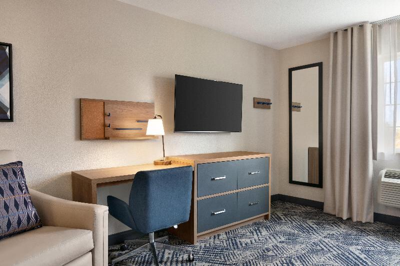 Candlewood Suites Springfield North - photo 20