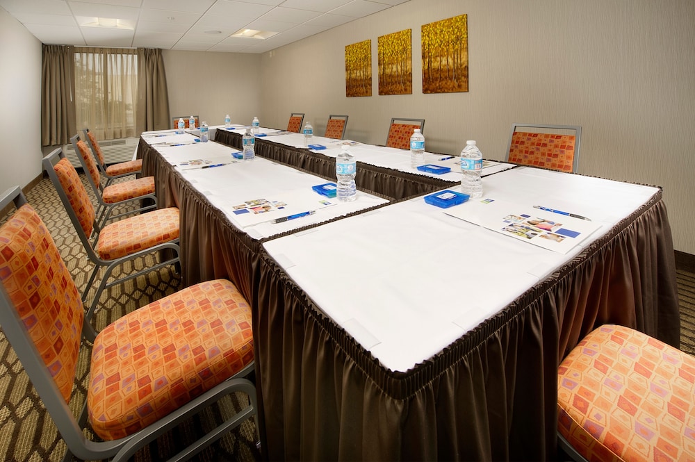 Holiday Inn Express Waldorf by IHG - photo 33