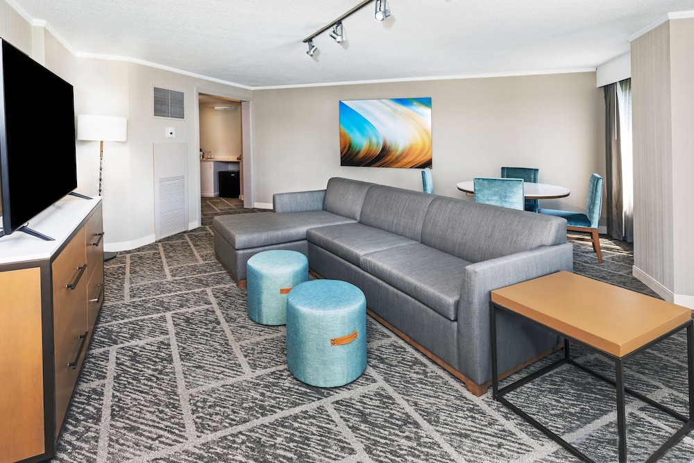 DoubleTree by Hilton Tulsa Warren Place - photo 40