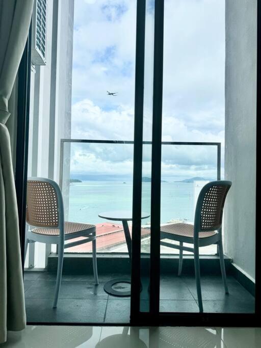 The Shore Suite seaview balcony Free Wifi & Netflix — 4-Star Luxury Hotel in Kota Kinabalu, Malaysia