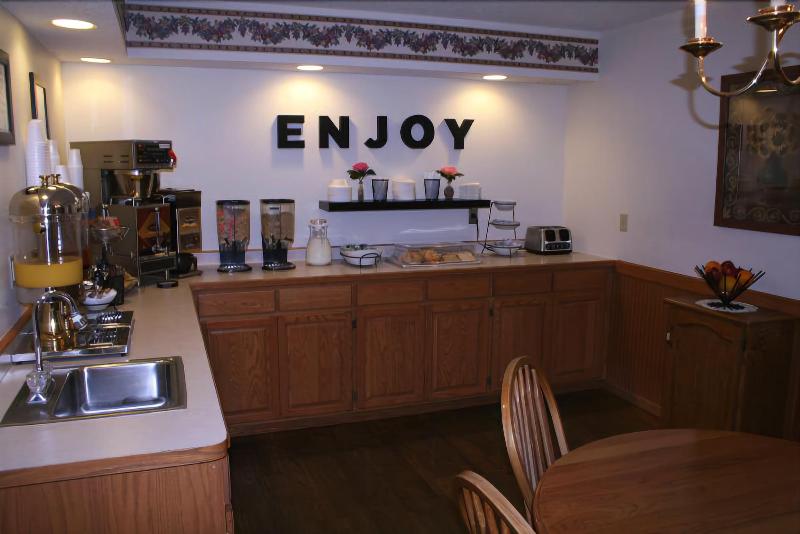 River Valley Inn & Suites - photo 29