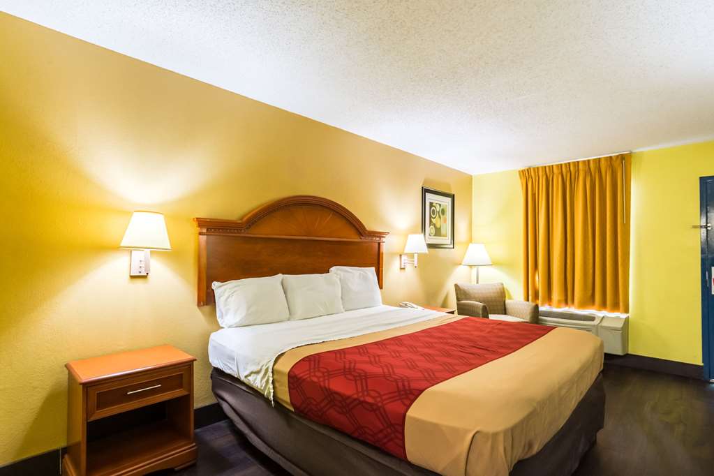 Econo Lodge Picayune - photo 11