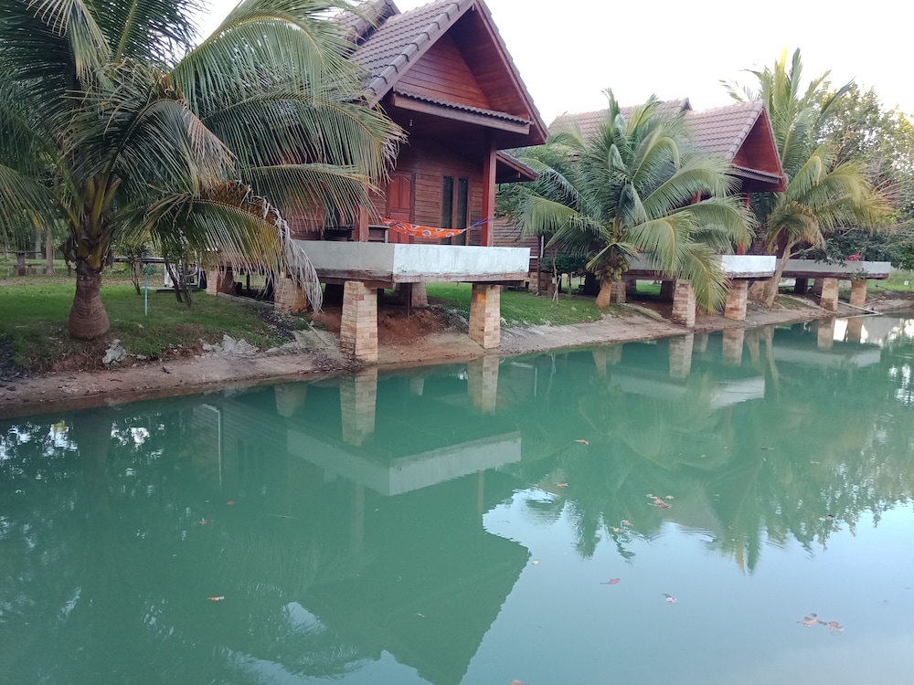 Home Style Resort - carbon neutral hotel in Chamni
