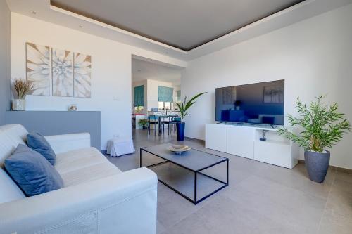 Perfect Location Idyllic 2BR Apartment by Buena Vista — 4-Star Luxury Hotel in Sliema, Malta
