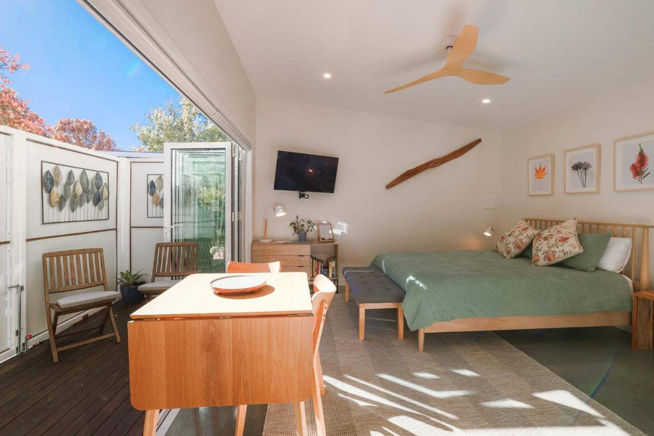Studio 46 Canberra - carbon neutral hotel in Campbell