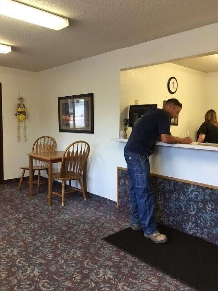 Clarion Hometown Inn - photo 5