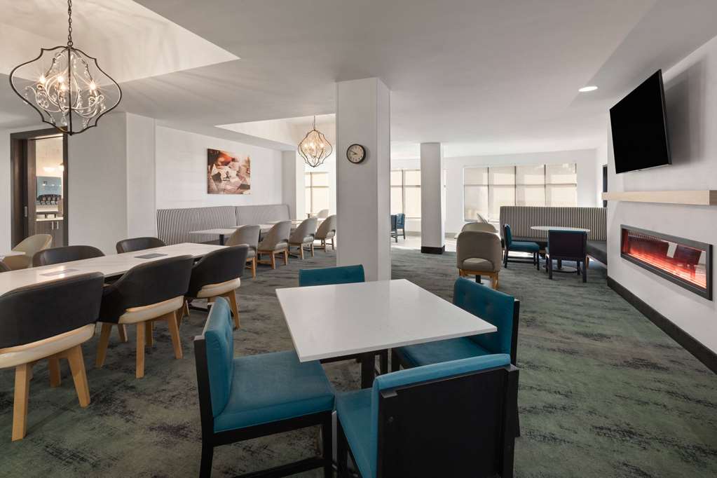 La Quinta Inn & Suites by Wyndham Meridian - photo 37