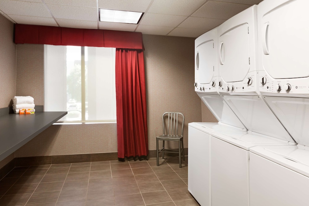 Hampton Inn & Suites Phoenix Glendale Westgate - photo 27