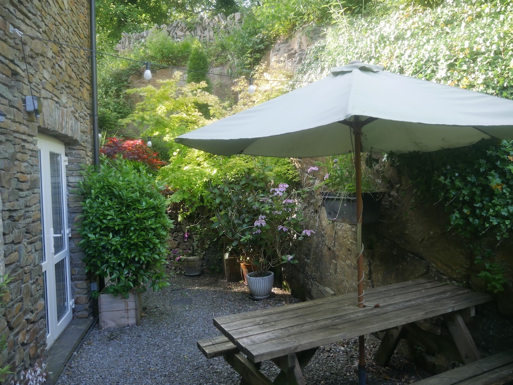 Graig Cottage — 5-Star Luxury Hotel in Swansea, United Kingdom