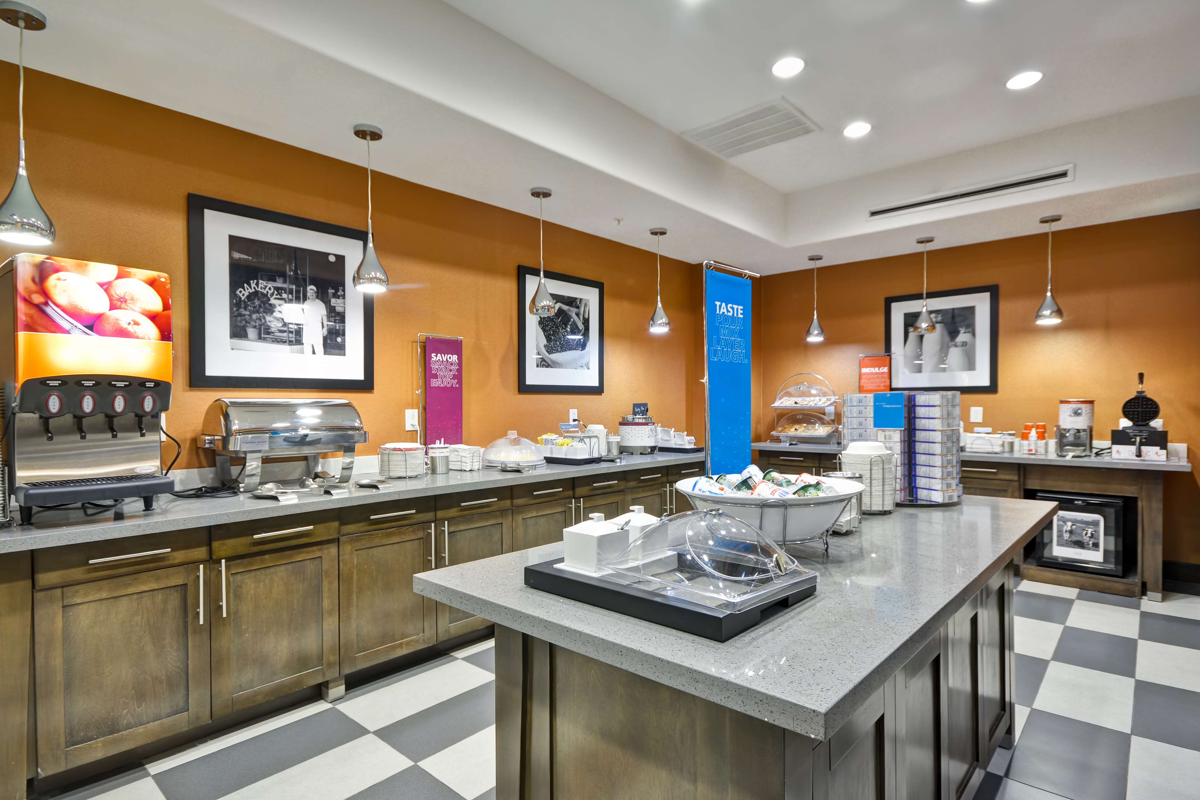 Hampton Inn Kenedy - photo 11