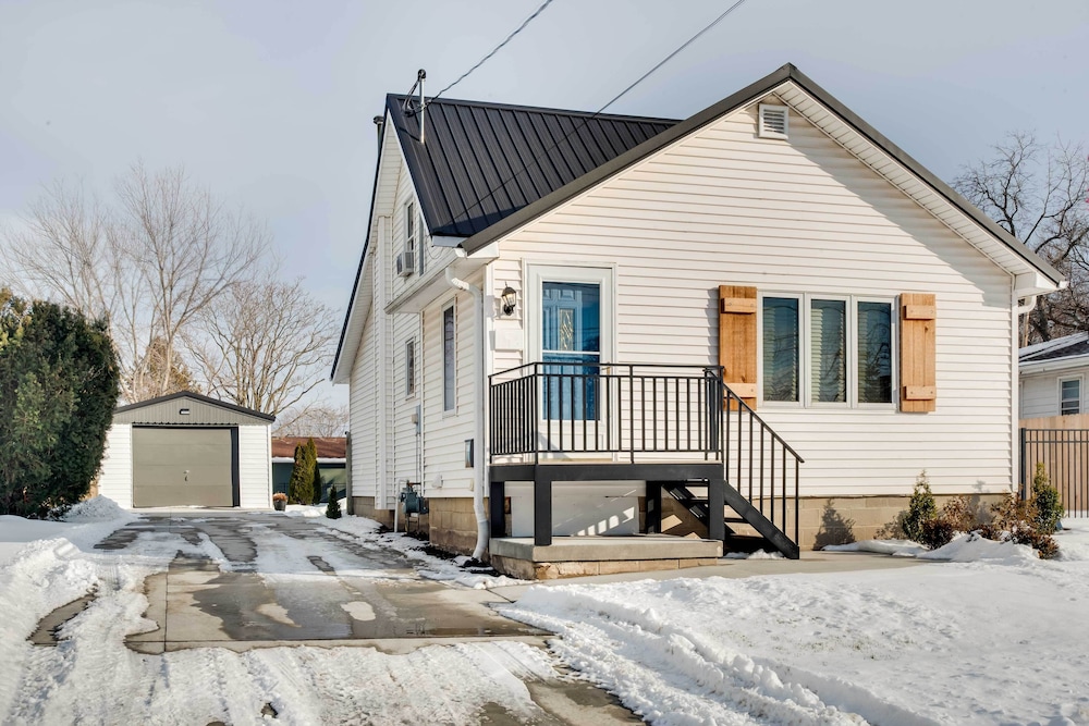 Charming Iowa Abode Near Knoxville Raceway — Knoxville