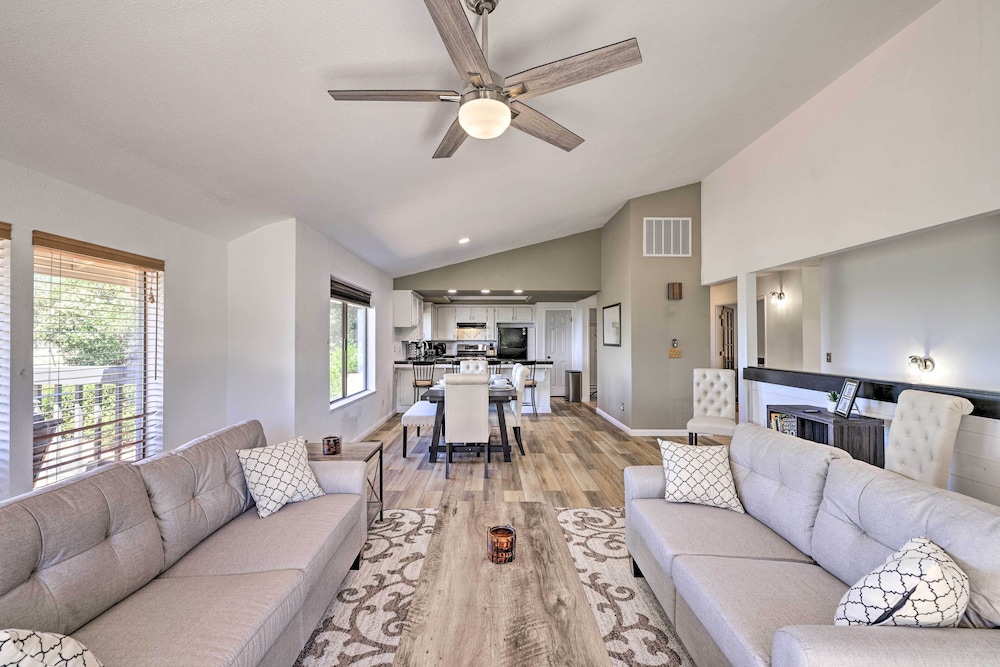 Balcony And Scenic View Sonora Hideaway — Sonora