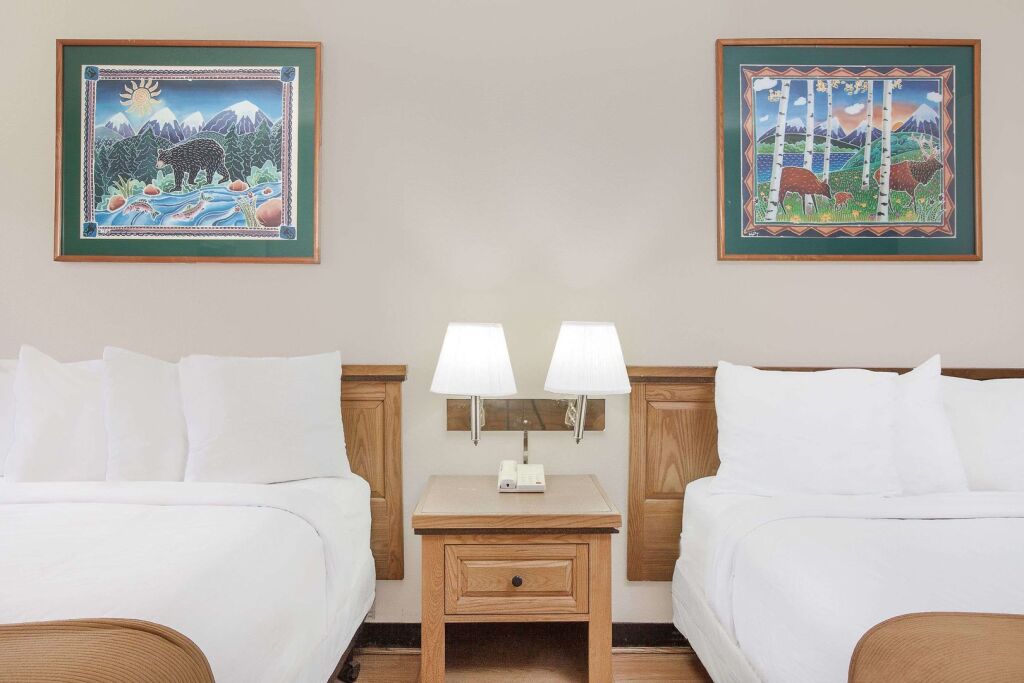 Courtyard Hotel & Event Center - photo 3