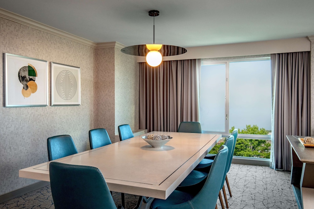 DoubleTree by Hilton Chicago North Shore Conference Center - photo 21