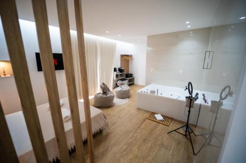 Luxury 5 Stars Suite with a jacuzzi 70's rooms — 4-Star Luxury Hotel in Trapani, Italy