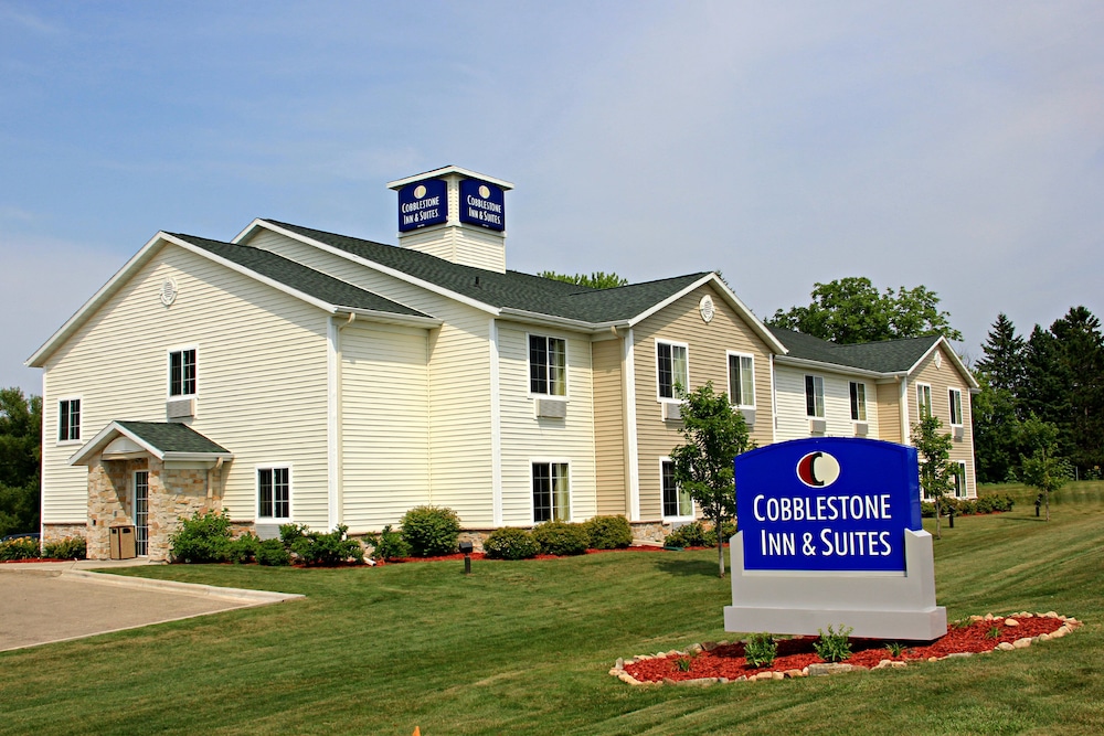 Cobblestone Inn & Suites Clintonville - featured photo