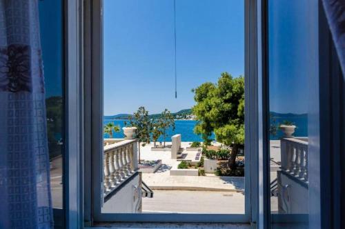 Top Location Three Bedroom Apartment — 4-Star Luxury Hotel in Slano, Croatia