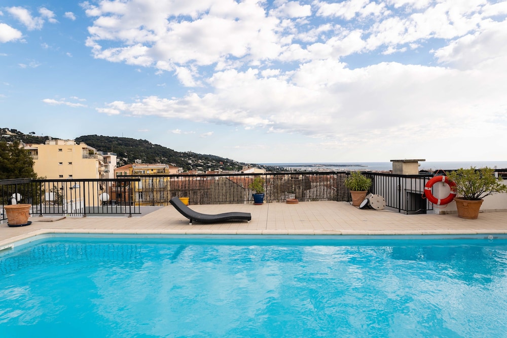Adonis Cannes - carbon neutral hotel in Cannes
