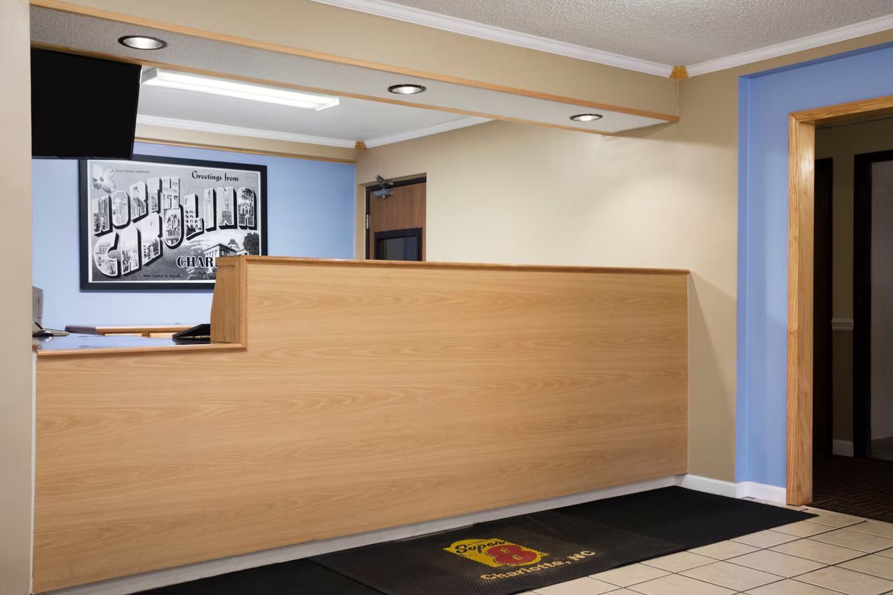 Super 8 by Wyndham Charlotte University - photo 5