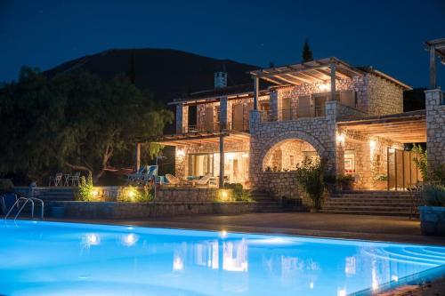 Villa Leon — 4-Star Luxury Hotel in Chalkida, Greece