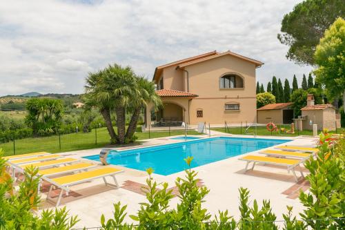 Villa Ligustro — 4-Star Luxury Hotel in Riparbella, Italy