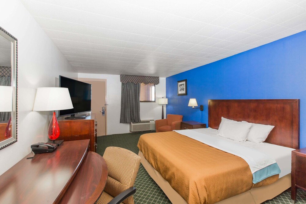 Travelodge By Wyndham Great Bend - photo 9