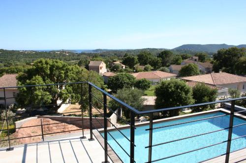 Villa L'Arbousier 4 pers piscine chauffée 2 min plage en voiture — 4-Star Luxury Hotel in Zonza, France