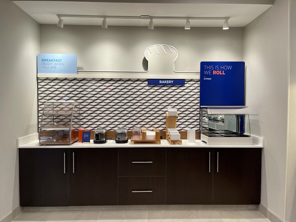 Holiday Inn Express & Suites Ft. Smith Airport by IHG - photo 33