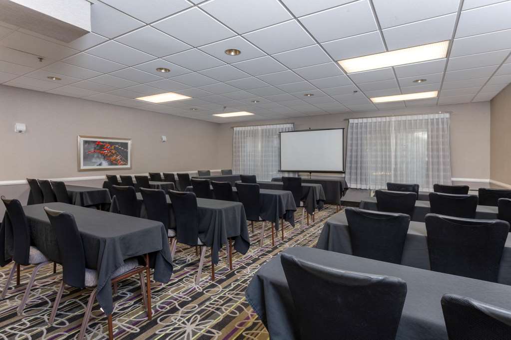 La Quinta Inn & Suites by Wyndham Clifton Rutherford - photo 29