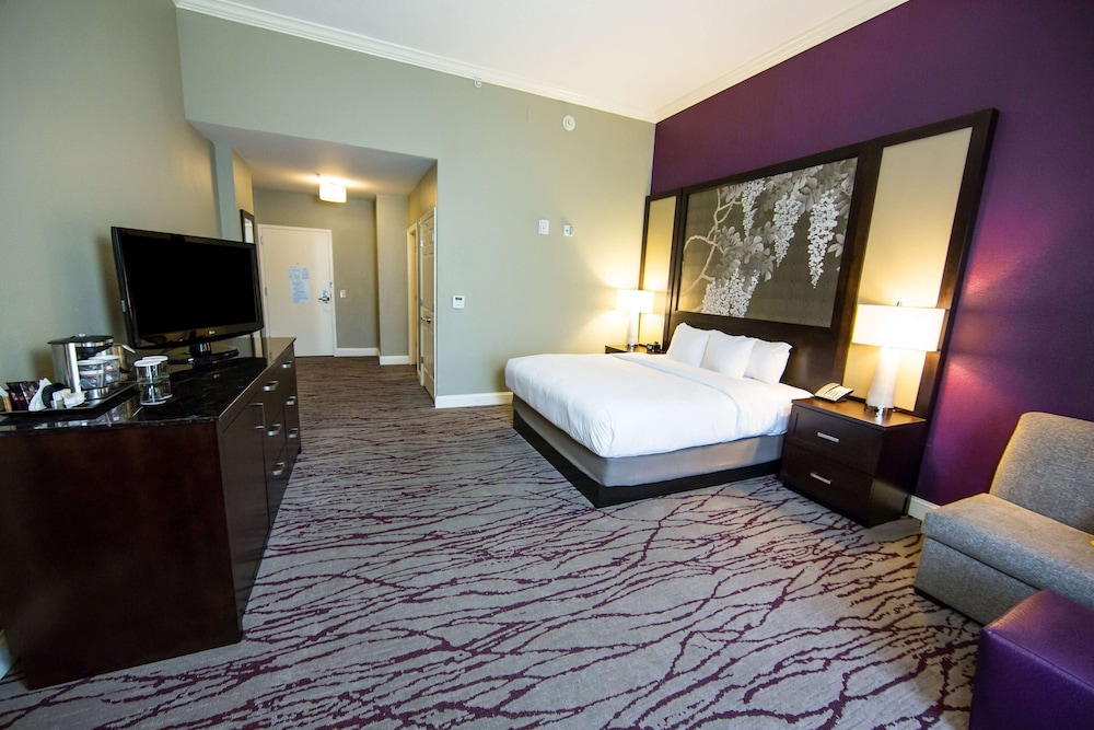 DoubleTree by Hilton Hotel Savannah Historic District - photo 29