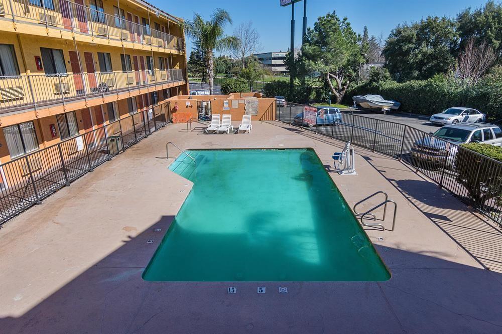 Bella Vista Inn - photo 22