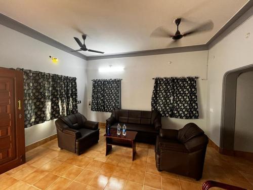 Madura Homestay Gorgeous Home with 2BHK 5 minutes from NH44 — 4-Star Luxury Hotel in Madurai, India