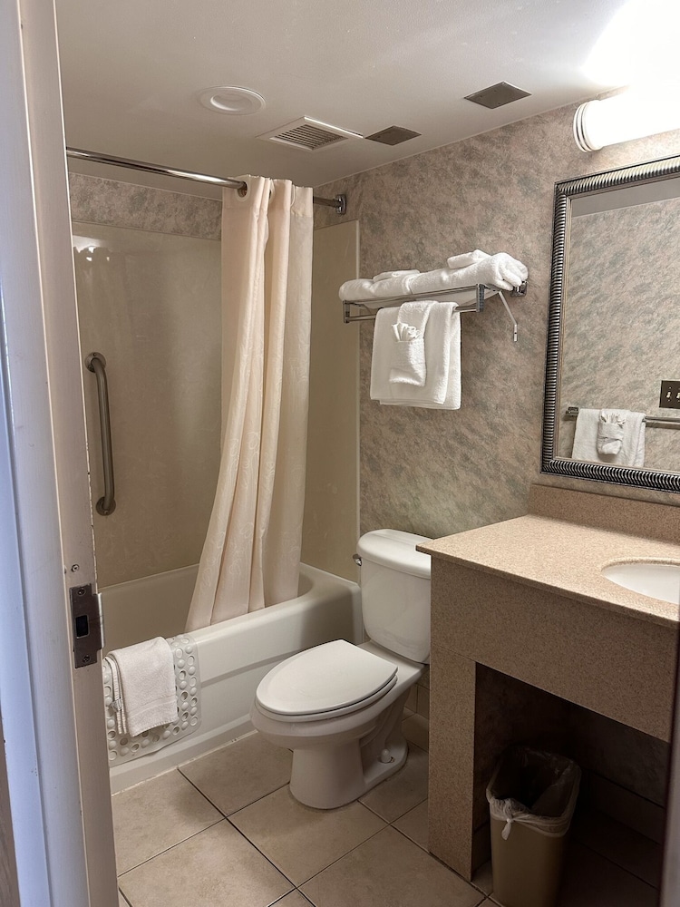 The Breakers Resort Inn - photo 22