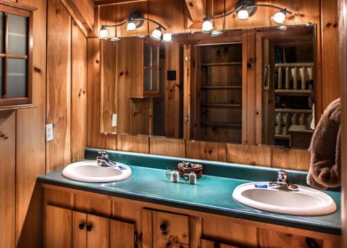 Hatfield Hideaway — Pigeon Forge — photo 3