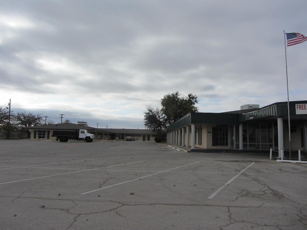 Royal Inn Abilene - photo 12