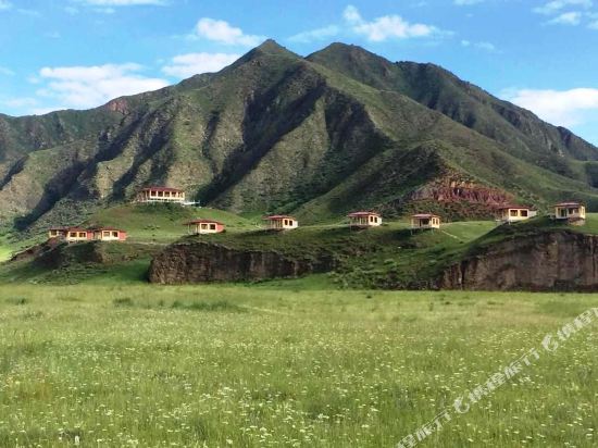 Nirvana resort - carbon neutral hotel in Labuleng