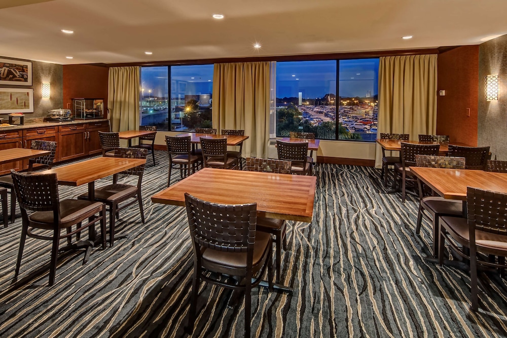 Hilton Knoxville Airport - photo 30