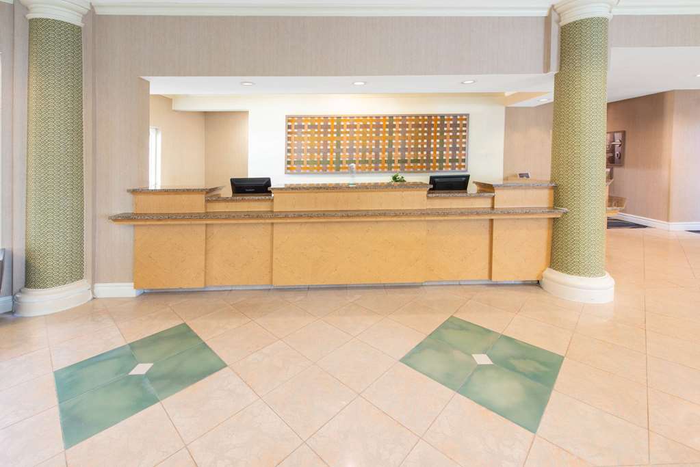 La Quinta Inn & Suites by Wyndham Tampa Brandon Regency Park - photo 7
