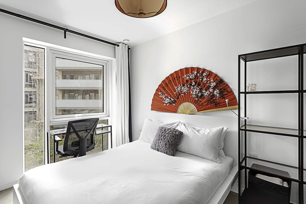 Stylish Flat In Battersea Reach — 4-Star Luxury Hotel in London, United Kingdom